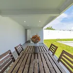 Alcantara Gardens - With Pool דירה *