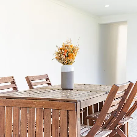 Daire Alcantara Gardens - With Pool