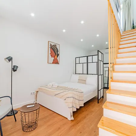 Alcantara Gardens - With Pool Apartment